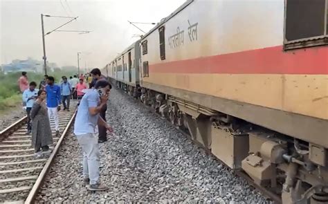 Sabarmati Express accident: 20 coaches derail near Kanpur, no injuries ...