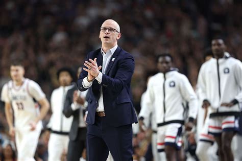 Dan Hurley Watch Dan Hurley And Zach Edey Exchange Words After UConn