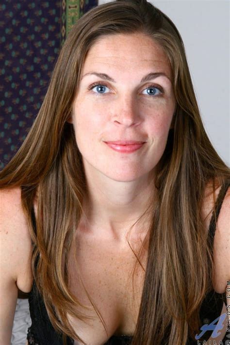 Photos Milf Rousse Poilue En Masturbation Avec Gode