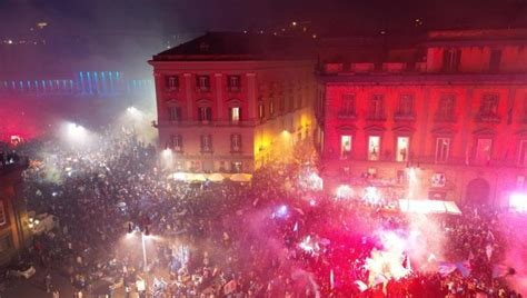 Festa scudetto Napoli campione d Italia la città esplode la Repubblica