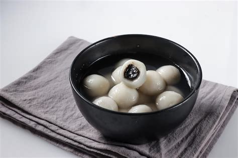 Premium Photo Tangyuan Glutinous Rice Dumpling Fill With Black