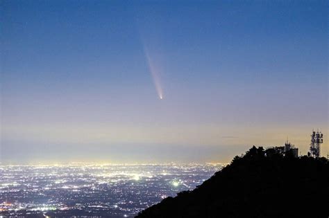 夕暮れの空に紫金山・アトラス彗星 写真特集413 毎日新聞