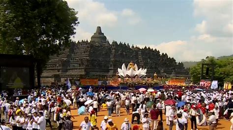 Rangkaian Peringatan Trisuci Waisak Di Candi Borobudur