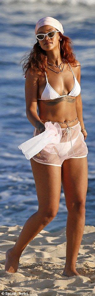 Rihanna Enjoys Some Beach Time In Hawaii With Friends Rihanna Looks Bikinis Rihanna