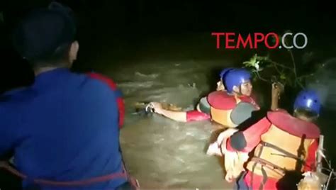 Nyaris Tanpa Busana Wanita Muda Ini Tewas Di Kali Angke Video