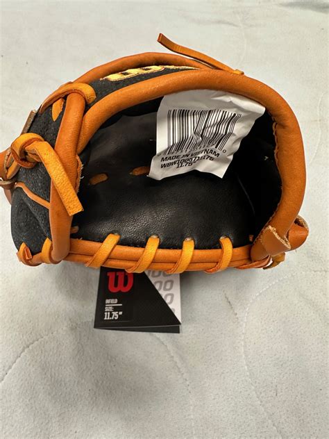 New Wilson A2000 October 2021 Glove of the Month G5 WBW1005711175 ...