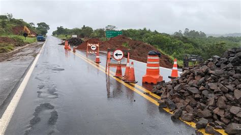 Dois Dias Ap S Desmoronamento Trecho Da Sp Segue Interditado E Der