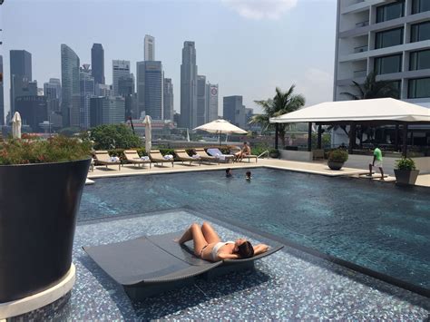 Explore The Royalty Of Singapore Hotels With Infinity Pool ...