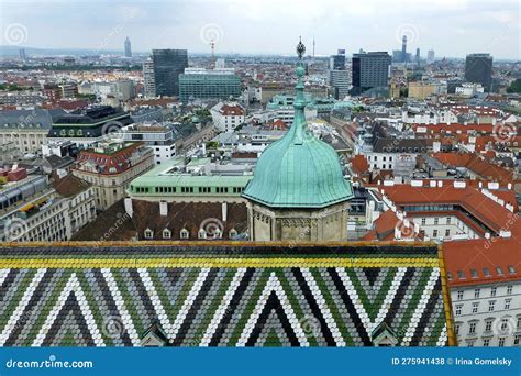 Vista Aérea De Los Tejados De La Ciudad Antigua Y De Los Edificios