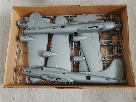 Model Samolotu Do Sklejenia Monogram B 17G FLYING FORTRESS Skala 1 48