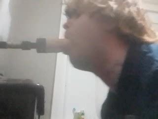 Sissy Jett在假屌性爱机器上作呕 Pornhub Gay