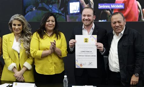 Revuelta Política en CDMX Taboada recibe la constancia como candidato