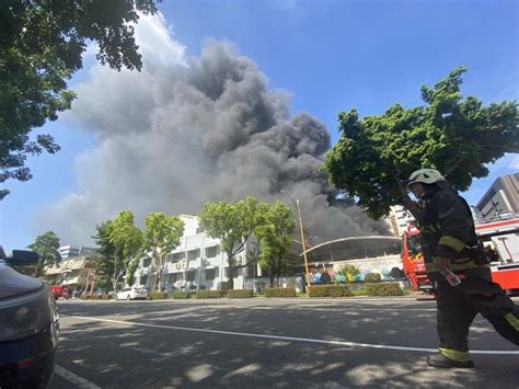 塑美貝大火有機溶劑隨風飄散 高市多區聞臭味環保局籲緊閉門窗 塑美貝科技大火 社會 聯合新聞網