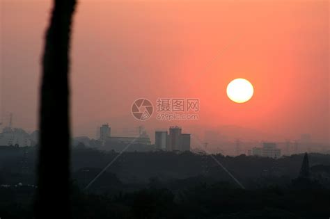 圣保罗的日落天气阴霾摩天大楼建筑建筑学红色日出首都太阳高清图片下载 正版图片321873687 摄图网