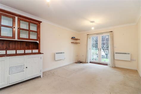 Bedroom Property For Sale In Primrose Hill Kings Langley Herts Wd