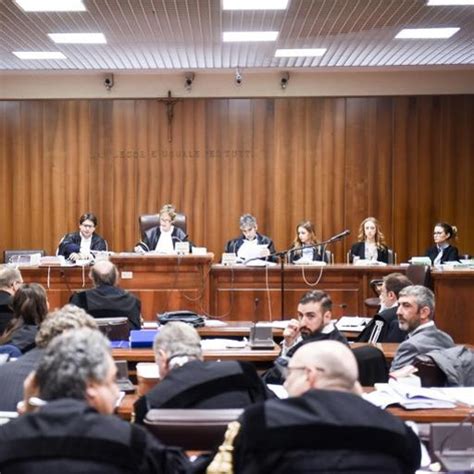 Como Al Processo Paratie Il Licenziamento Di Sacaim Cronaca