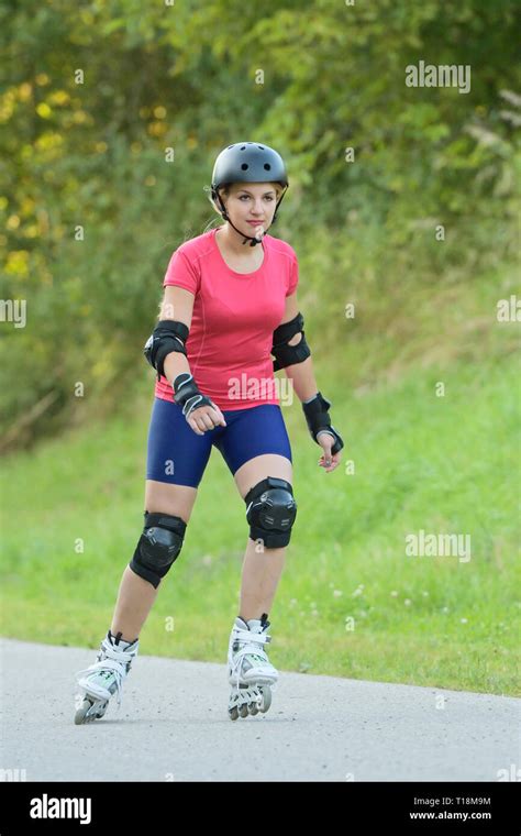 Rollerblading Women High Resolution Stock Photography And Images Alamy