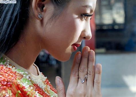 Thái Nhã Vân thay đổi hình ảnh quả bom sex trong năm Quý Tỵ