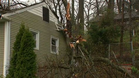 High Winds Heavy Rain Cause Damage Across The New York Area Abc7 New