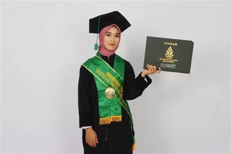 Cara Lulus Kuliah Tanpa Skripsi Ala Nilal Muna Wisudawan Terbaik Fitk