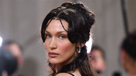 Bella Hadid's Hair Is Shinier Than the Tinsel on My Tree — See the ...