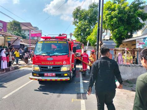 Gudang Kayu Di Yogyakarta Terbakar Kerugian Ratusan Juta