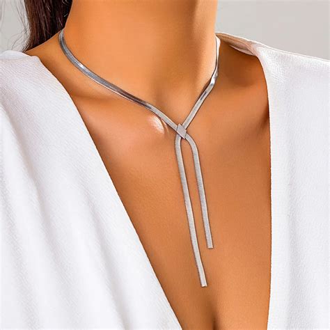 2023 Hip Hop Simple Collarbone Chain Choker Snake Bone Choker French