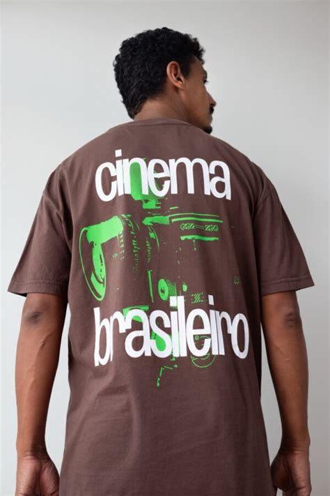 Camisetão CINEMA BRASILEIRO marrom Fuerza Latina