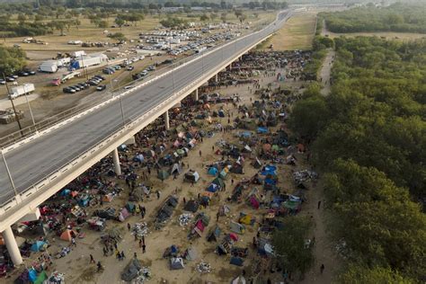 Officials Many Haitian Migrants Are Being Released In US AP News