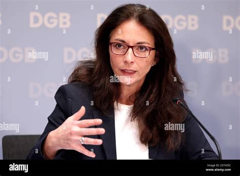 Yasmin Fahimi Vorsitzende Des DGB Jahrespressekonferenz DEU Berlin