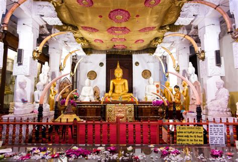 visit sri dalada maligawa  sacred temple   tooth relic
