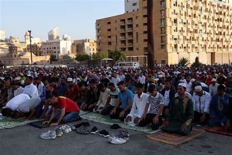 شاهد المسلمون يحيون عيد الأضحى حول العالمصور