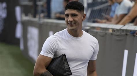 Alan Pulido explica por qué no fichó con Chivas y opina sobre el