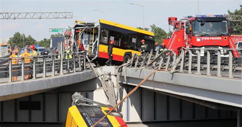 Wypadek autobusu w Warszawie Policja apeluje do świadków o nagrania