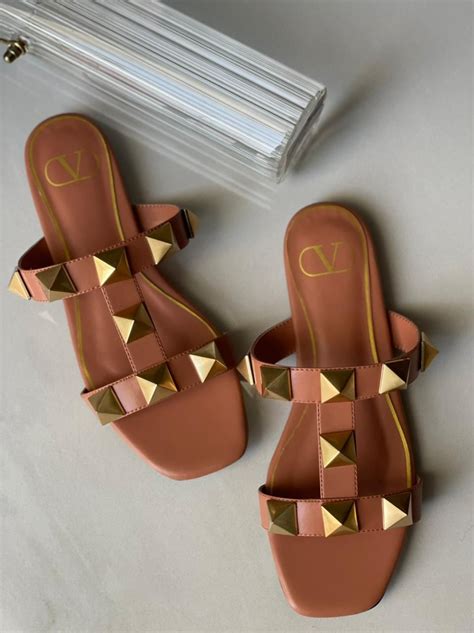 Pin By Julia Robling On Fashion And Aesthetics Womens Sandals Flat