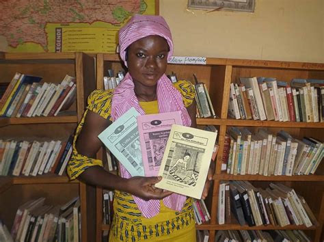 Don De Livres à La Bibliothèque De Long Humanitas Burkina Friends