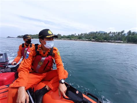 Warga Medan Hilang Terseret Ombak Di Kerandangan