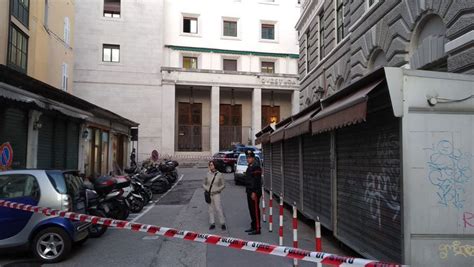 Sparatoria Davanti Alla Questura Di Trieste Morti Due Agenti