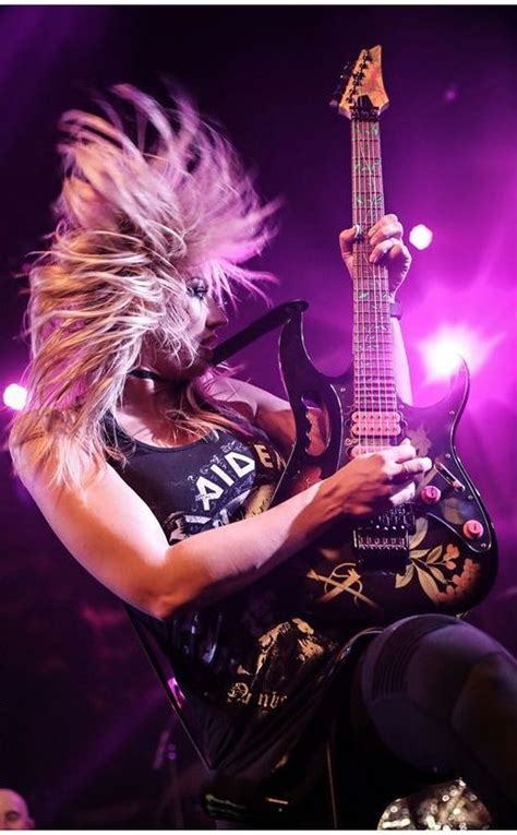 Nita Strauss | Nita strauss, Heavy metal girl, Female guitarist