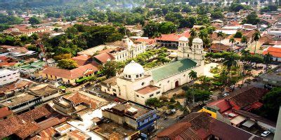 Iglesia San Antonio De Padua En El Parque De Retalhuleu Retalhuleu