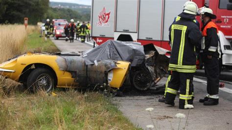 Schwerer Unfall Nach Donau Classic Fahrer Verbrennen In Auto