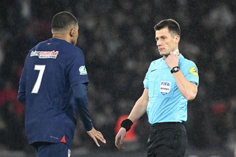 Foot Benoît Bastien désigné arbitre d OM PSG