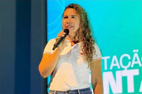 Prefeita Cord Lia Torres Re Ne Grande P Blico Para Prestar Contas Da