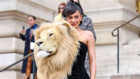 Kylie Jenner wears giant lion head during Paris Fashion Week - ABC News