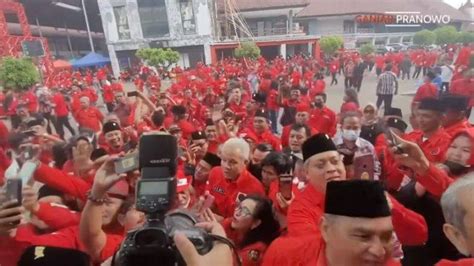 Ganjar Pranowo Hadiri Hut Pdip Sejumlah Kader Banteng Menyambutnya