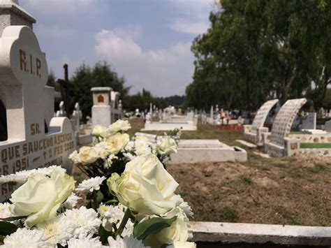 Ponen filtros sanitarios en panteones de Toluca por Día de las Madres