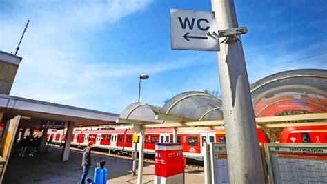 Leonberg Endlich Gr Nes Licht F R Das Bahnhofsklo Leonberger