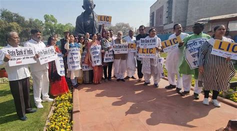 Tmc Takes Activity Alone Mps Start Dharna In Delhi To Protest About