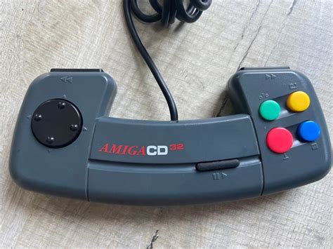 Amiga CD32 Controller / Pad / Joypad - Retro32