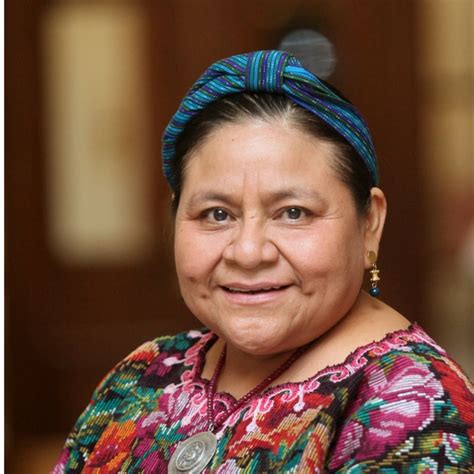 Rigoberta Menchú Tum la vida de la líder indígena y activista